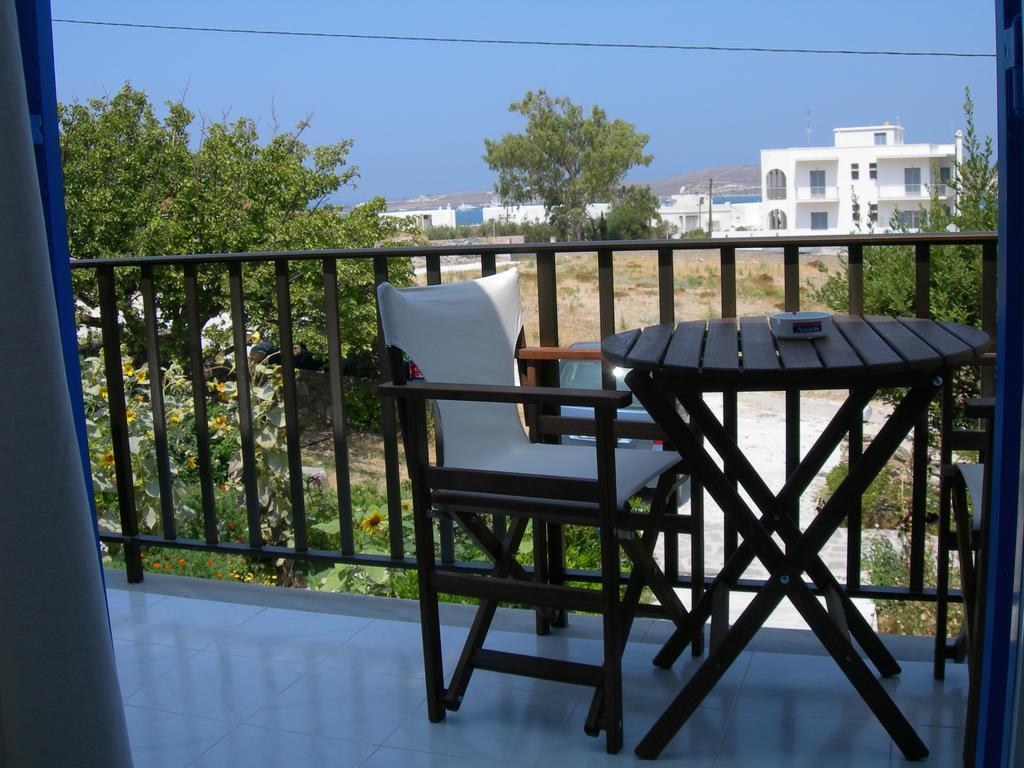 Bizas Rooms & Studios Páros Dış mekan fotoğraf